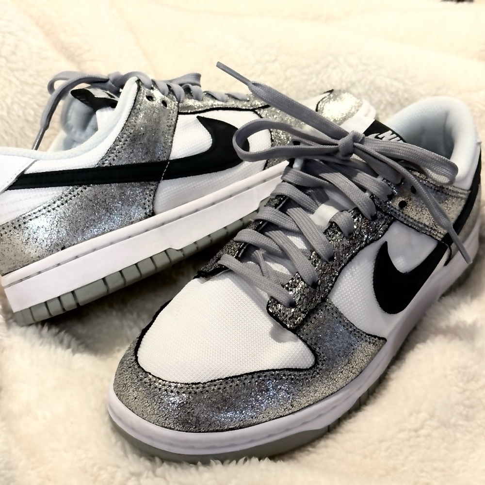Nike Dunks size 9 (SOLD)